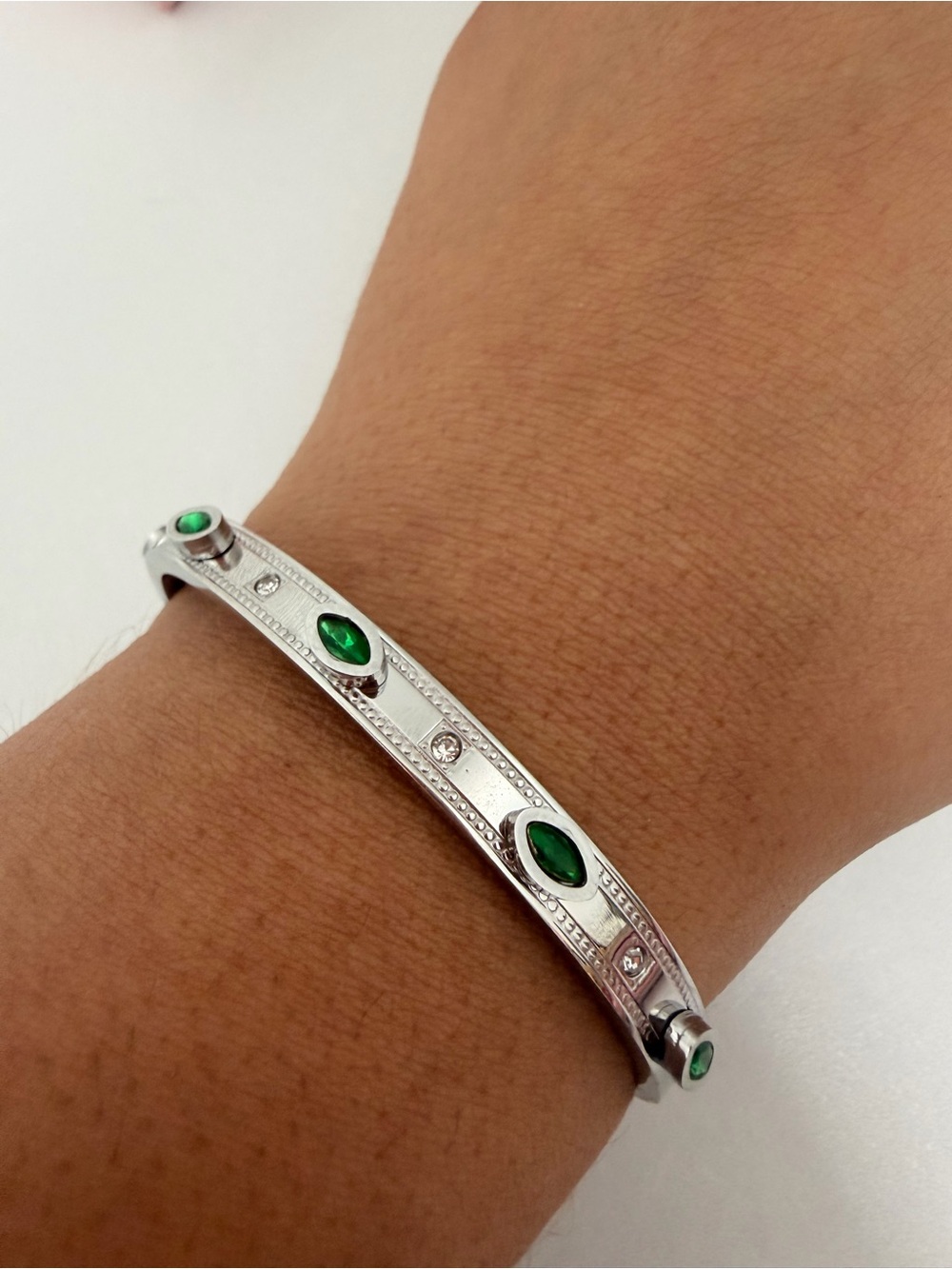 Sterling Silver Green Gemstone Bangle Bracelet brand new without tag